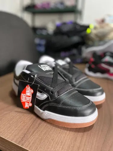 Tenis Vans Hylane preto com branco primeira linha disponível 39, 41 e 42