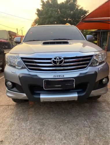 Toyota Hilux SW4 SRV D4-d 4X4 3.0 TDI Dies. AUT 2015