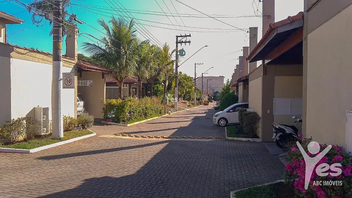Sobrado em condomínio com 03 dormitórios e 02 vagas de garagem - Demarchi, J. Valdibia, Sã