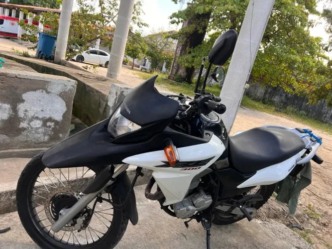 XRE 300 // R$ 15.500