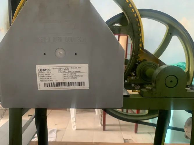 Máq caldo de cana - Botini engenho B200 motor a gasolina inox modelo B200IG valor 3.900,00