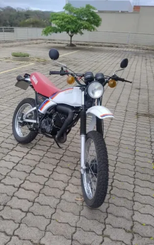 VENDO OU TROCO RARIDADES em veículo do meu interesse motos Yamahas da década de 80