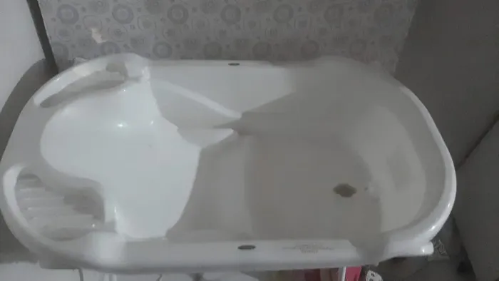 Banheira de bebê com suporte e trocador