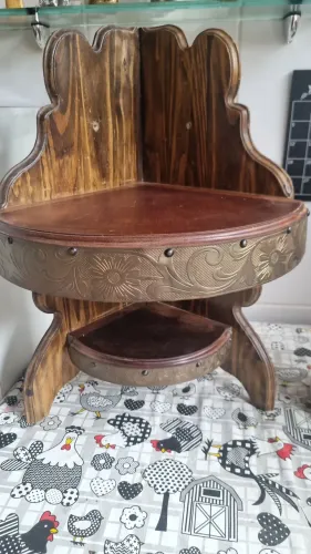 Móvel de canto madeira  com cobre nas beiradas