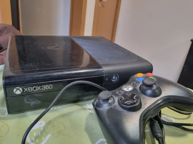Xbox 360 Super Slim (bloqueado)