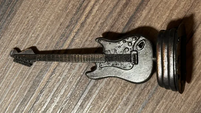 Guitarra apontador - metal miniatura