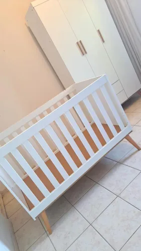 Guarda roupa e berço