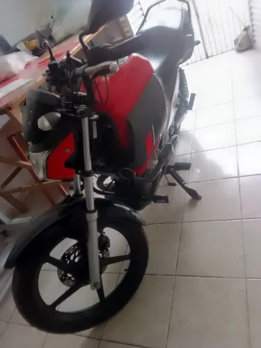 Vendo essa moto semi nova
