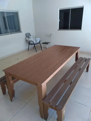 Mesa de Madeira Grande + 2 Bancos (Perfeito Estado)