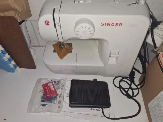 Máquina de Costura Portátil Singer Start 1306