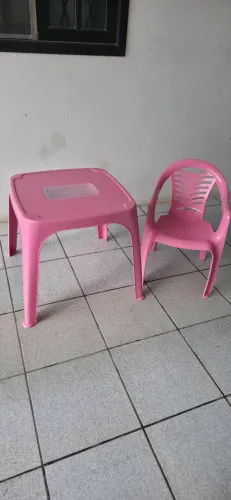 Mesa infantil com 1 cadeira