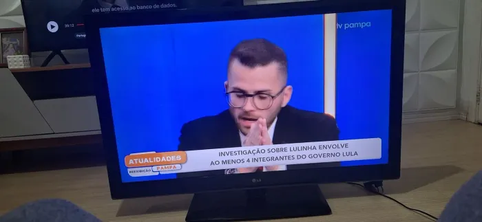 TV LG 42 (NÃO É SMART) COM DEFEITO