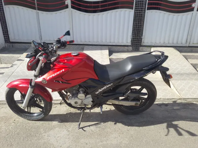 Moto pra pegar e rodar. Pneus e kit relação novos.