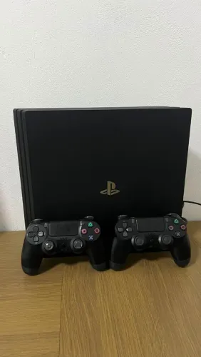 PS4 PRO COM 2 CONTROLES VALOR NEGOCIAVEL