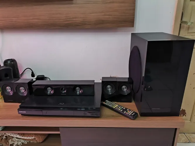 Home Theather SAMSUNG HT d5100k/zd samsung 75w Blue Ray