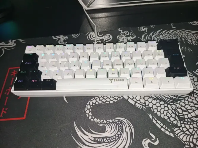 Teclado gamer RGB 60% tudo funcioando