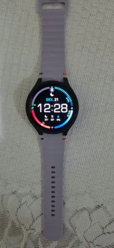 Samsung smartwatch 6, o da pulseira roxa. R$ 650 reais