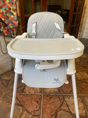 Cadeira de alimentação infantil