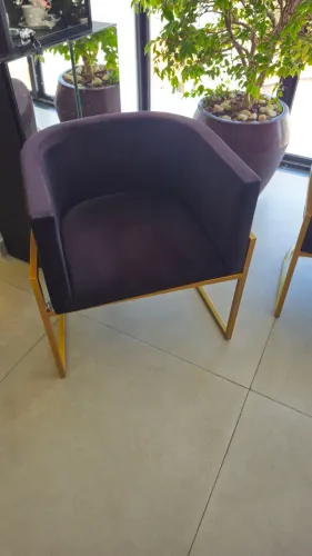Poltronas em suede preto