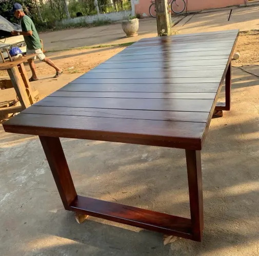 Mesa ripada em jatobá 