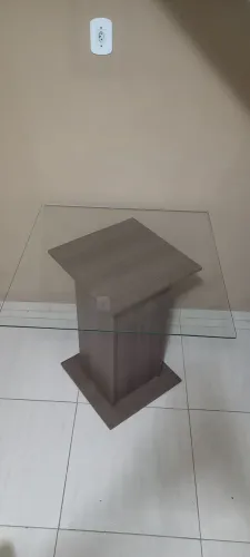 Mesa com tampo de vidro 80x80