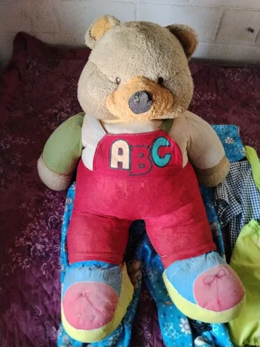 Urso Gigante com 3 Roupas (Mais de um metro)