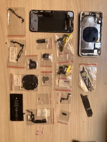 Lote iPhone 11 diversas peças