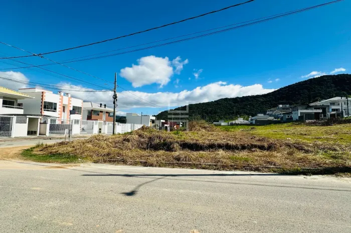 Terreno PLANO e de ESQUINA com 397,37m² no loteamento Green Village - Palhoça/SC