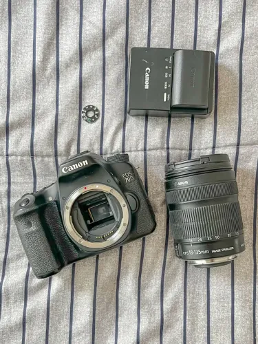 Canon EOS 70D + lente 18-135mm ? R$ 2.800