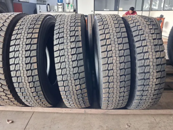 Pneus 295/80 borrachudos recapados