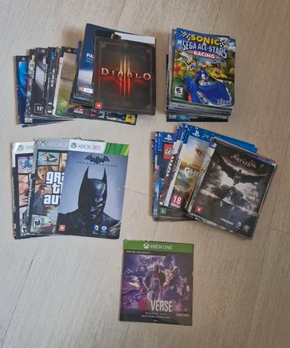 Lote manuais, encartes e capas de jogos de PS4, PS3, Xbox One e Xbox 360