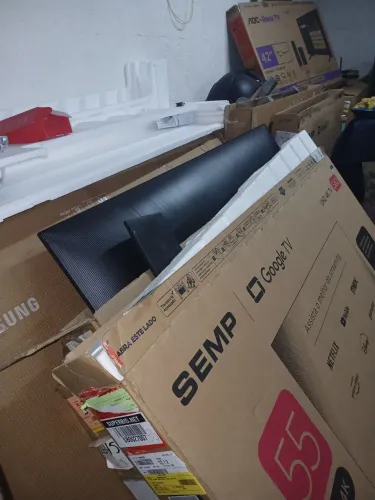 VENDO LOTE DE 27 TVS NOVAS NA CAIXA COM DISPLAY QUEBRADO 