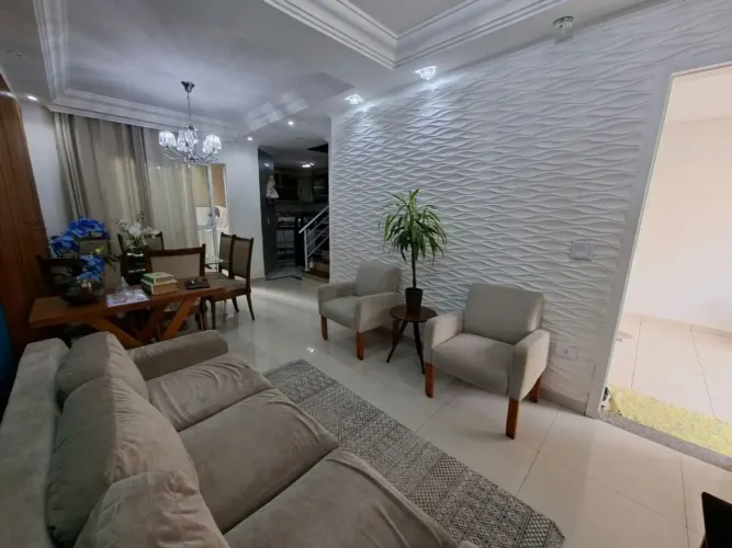 Sobrado com 3 dormitórios à venda, 139 m² por R$ 690.000,00 - Fazendinha - Curitiba/PR