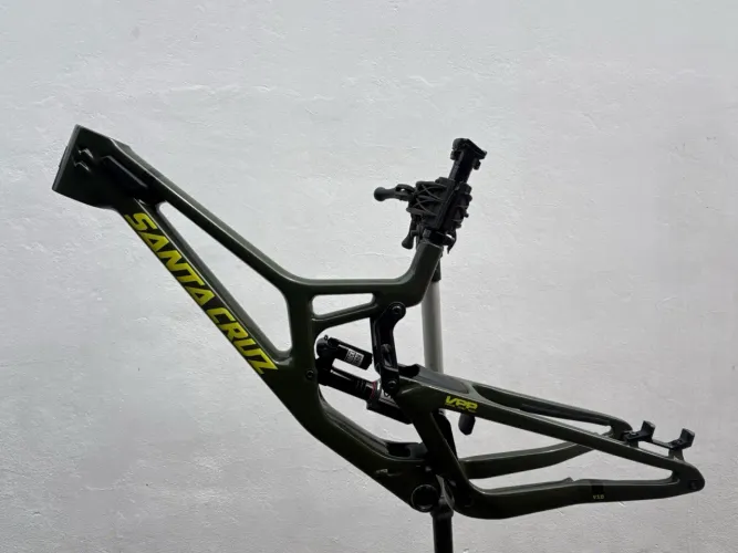 Quadro Santa Cruz V10 TAM M 2027 estado de novo Shock Rockshox Ultimate