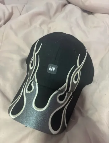 Boné Gap x Yeezy Flame Back