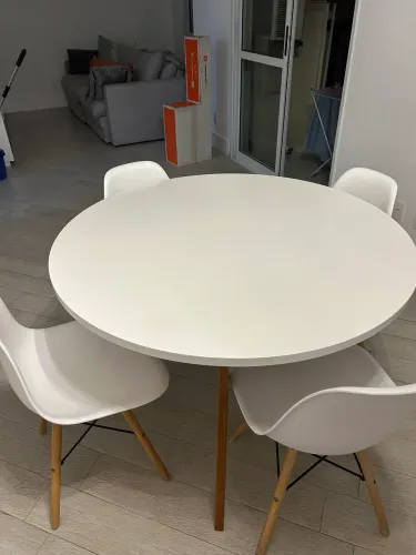 Mesa 1,10 com 4 cadeiras tokstok