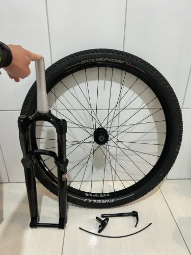 Suspensão Rock Shox 130mm 15x100 + Roda WTB i25