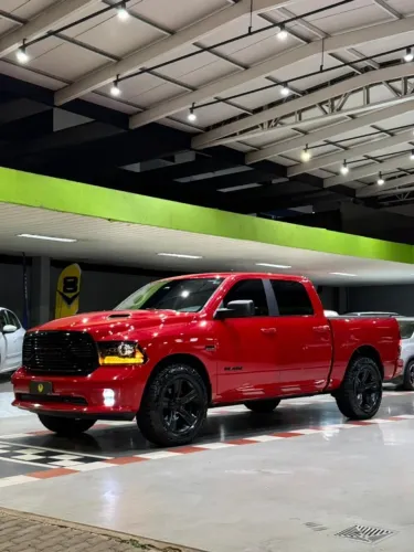 Ram Classic Laramie Night Edition 5.7 V8 16V Gasolina 4X4 Aut. 2022