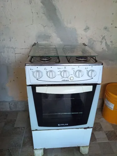 Vendo fogão com 4 bocas ,forno ótimo elétrico tudo funcionando perfeitamente 