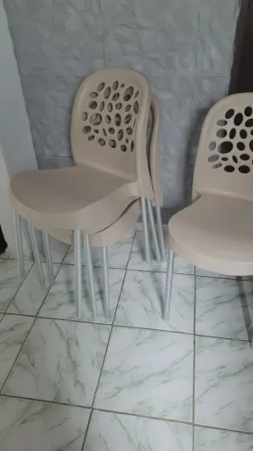 4 cadeiras em perfeito estado