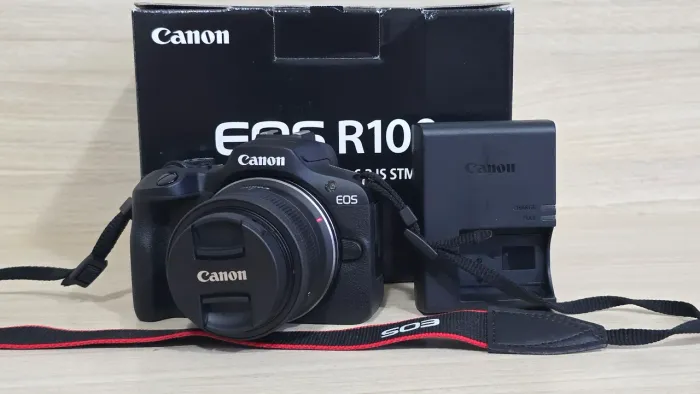 CANON EOS R100 + LENTE 18-45MM STM 1 MÊS DE USO ZERA