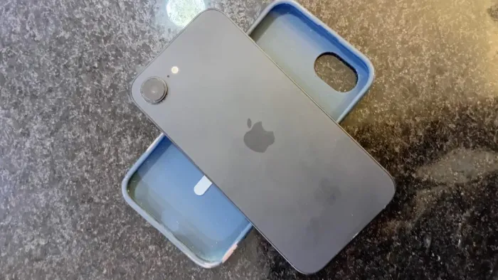 Vendo ou troco 16E novo por um iPhone 15 normal