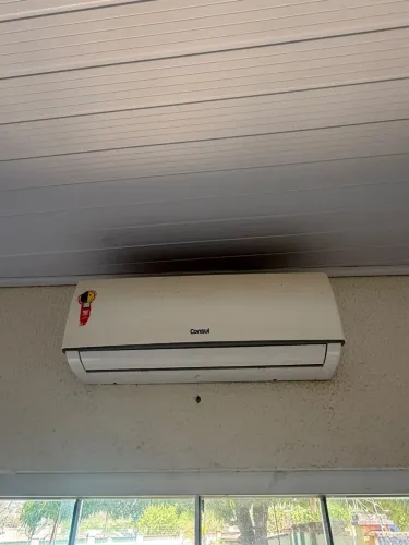 Vendo ar-condicionado 12mil BTUs, pouquíssimo tempo de uso.
