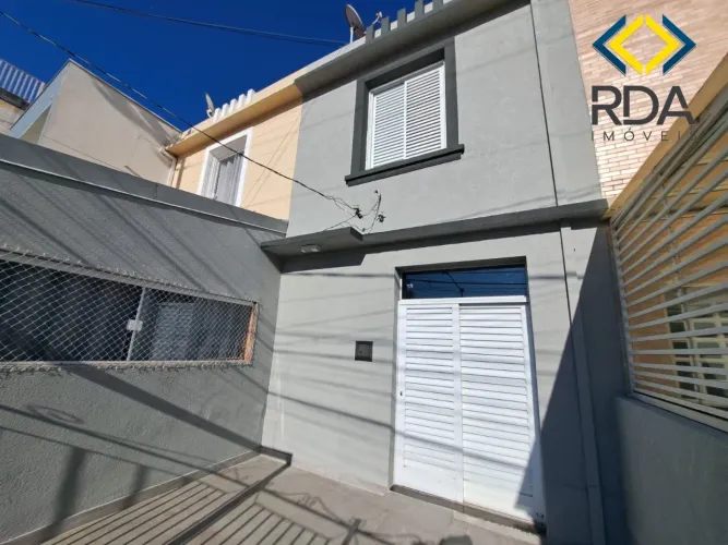 Excelente casa comercial, a poucos metros do Shopping Jaraguá, com estrutura ideal para es