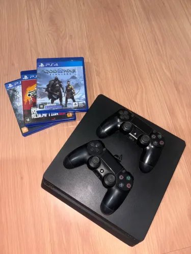 PlayStation 4 Slim + jogos + 2 controles
