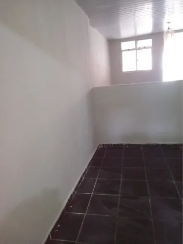 Vendo casa em Costa Barros. Tel: *