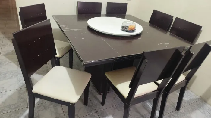 Conjunto mesa com 8 cadeiras