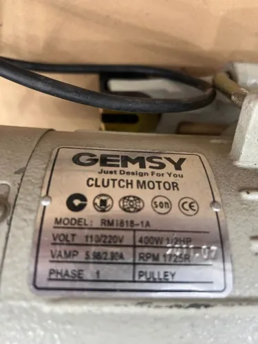 Motor GEMSY para máquina de costura usado - bom estado