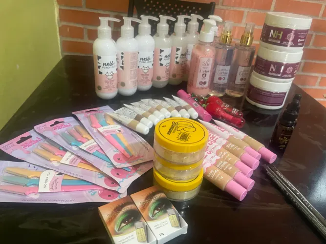 LEIA O ANÚNCIO . Vendo Comesticos e maquiagem diversas todos NOVOS lacrados