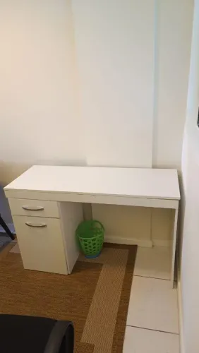 Escrivaninha em bom estado